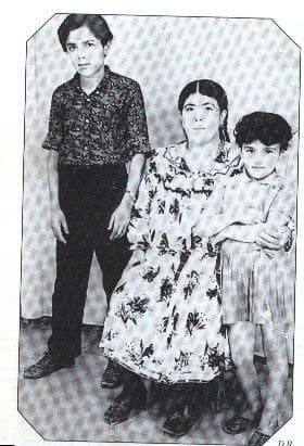 Avec sa mère et sa soeur